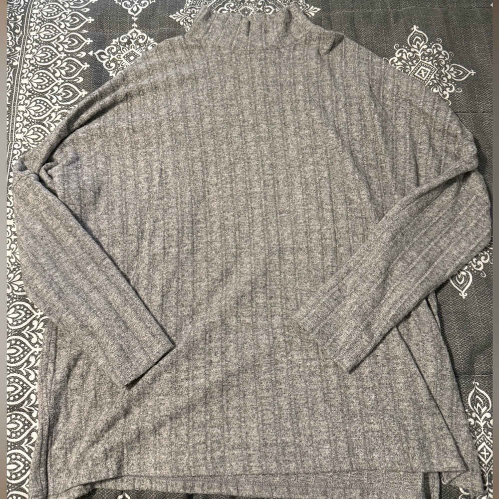 Chic Gray Knit Turtleneck Sweater